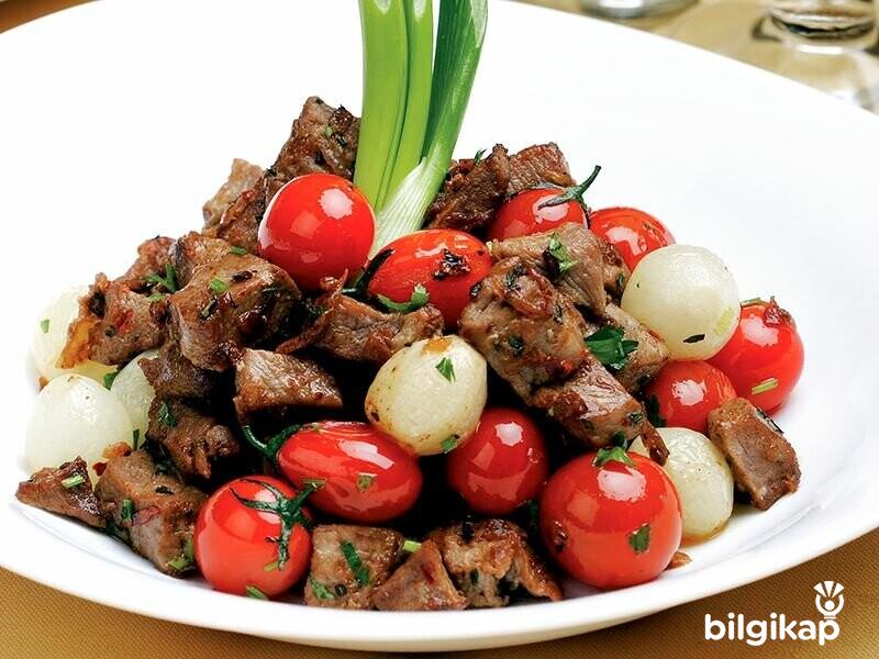 Arpacık Soğanlı Kuzu Kavurma  Et Yemekleri Tarifler