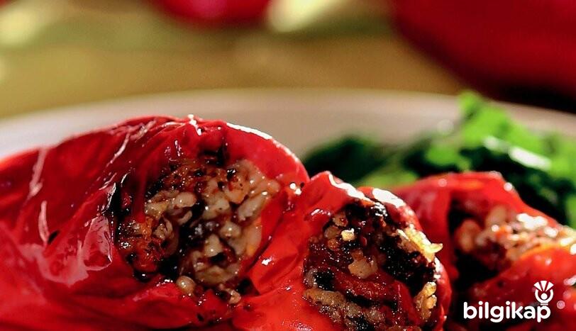 Etli Kırmızı Biber Dolması Et Yemekleri Kebap Tarifleri Tarifler