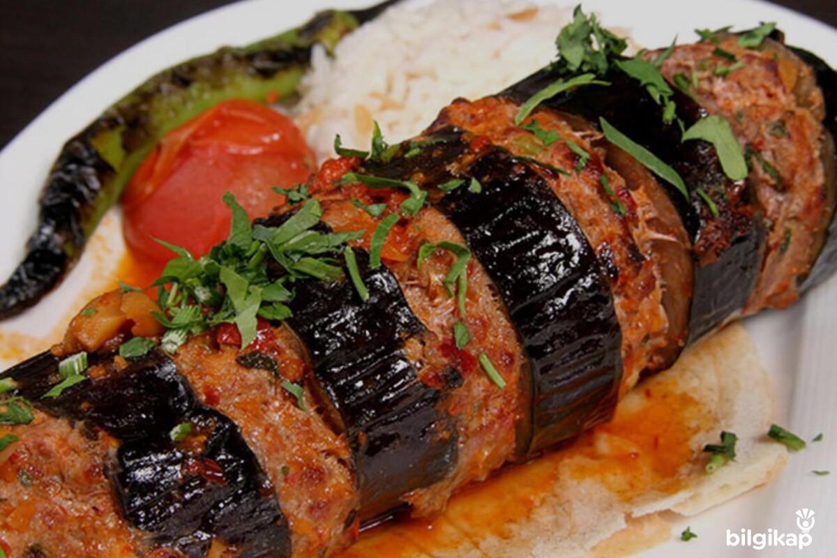 Etli Patlıcan Dizme  Et Yemekleri Kebap Tarifleri Tarifler