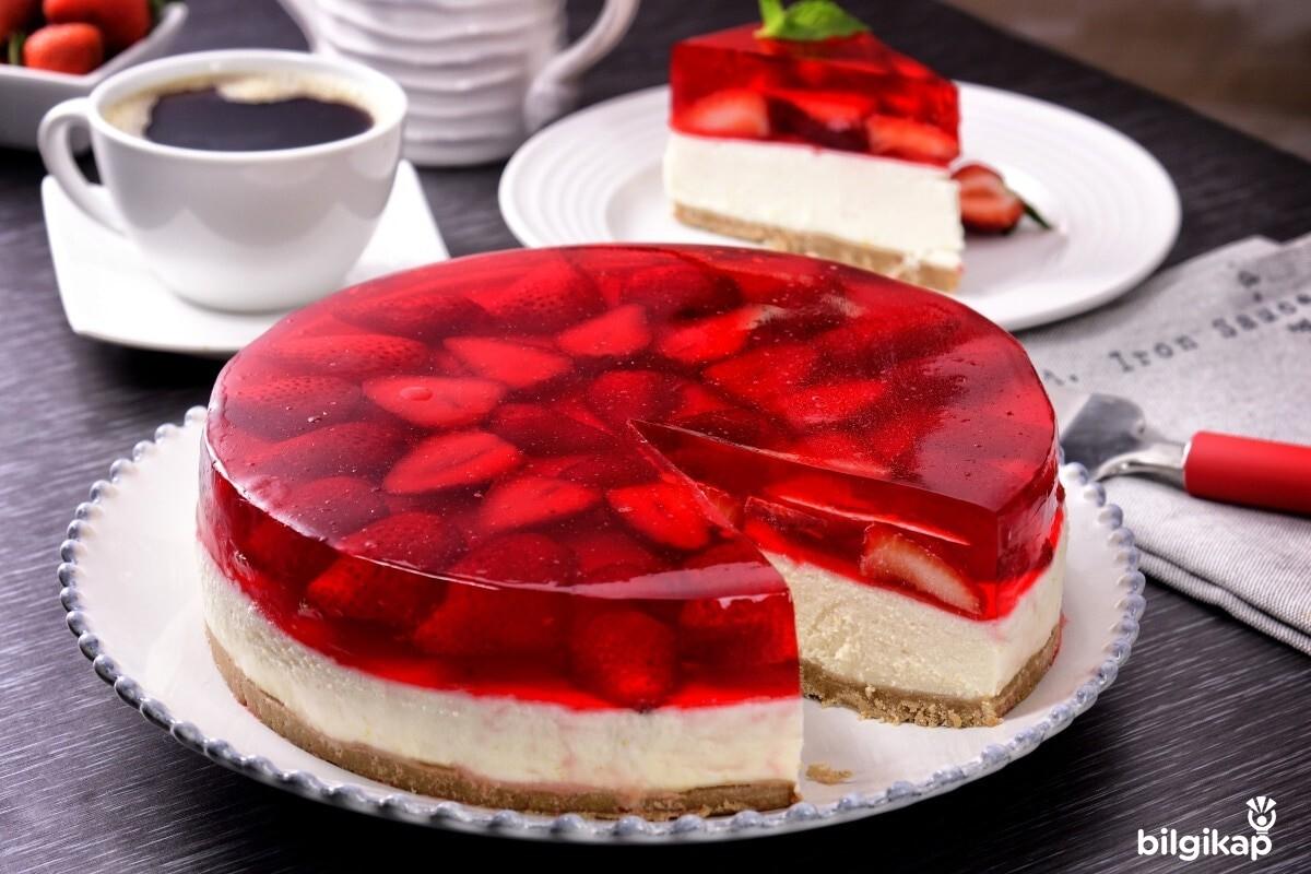 Çilek Joleli Pasta  Tarifler Yaş Pasta Tarifleri