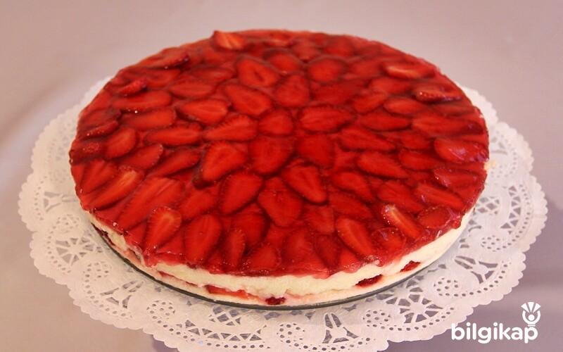 Kolay Jöleli Meyveli Pasta  Tarifler Yaş Pasta Tarifleri