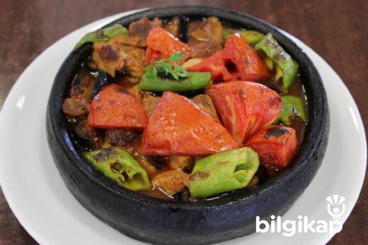 Kiremitte Sebzeli Kuşbaşı  Et Yemekleri Köfte Tarifleri Tarifler