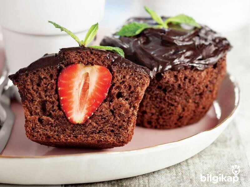 Ortası Çilekli Muffin  Tarifler Yaş Pasta Tarifleri