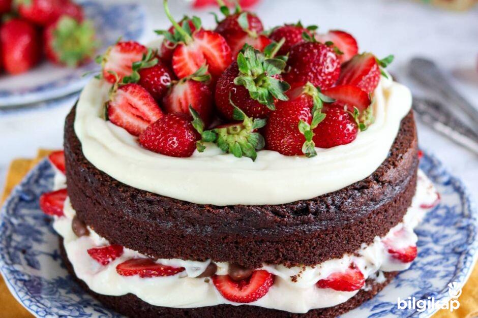 Çilekli Sakızlı Pasta Tarifi  Tarifler Yaş Pasta Tarifleri